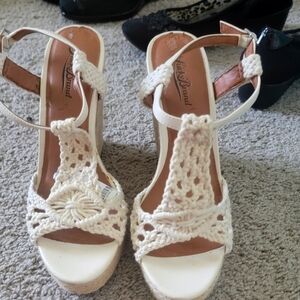 Lucky brand cream wedges New W/O tags